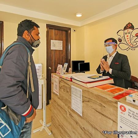 Oyo Flagship 86605 Hotel The Meriton أحمد أباد المظهر الخارجي الصورة