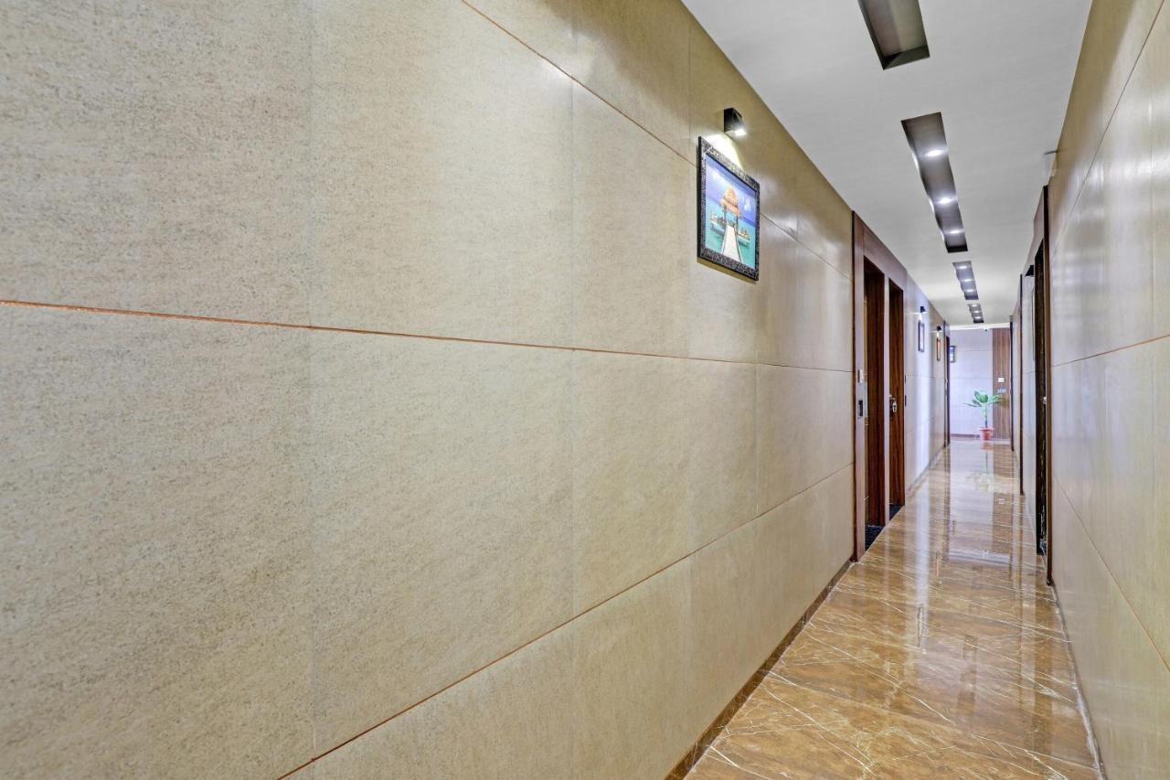 Oyo Flagship 86605 Hotel The Meriton أحمد أباد المظهر الخارجي الصورة