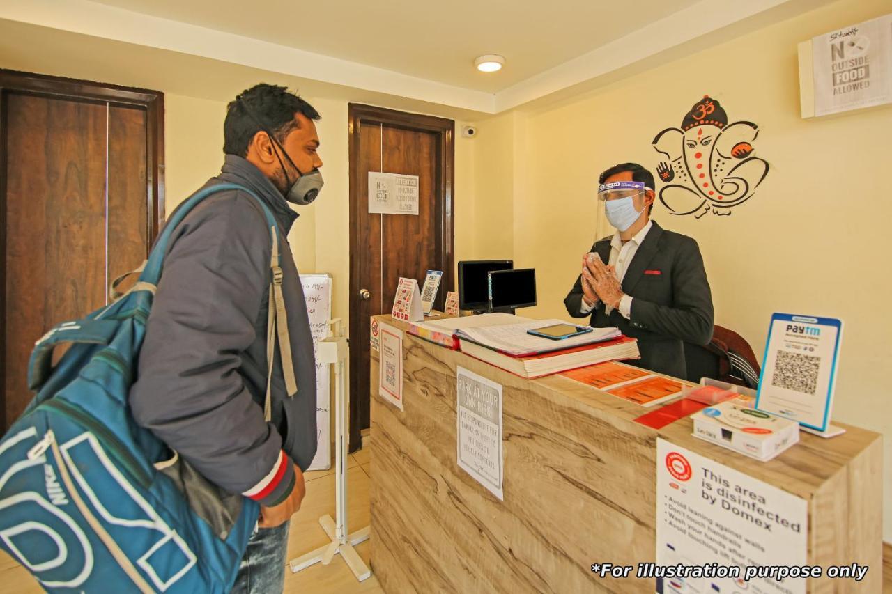 Oyo Flagship 86605 Hotel The Meriton أحمد أباد المظهر الخارجي الصورة