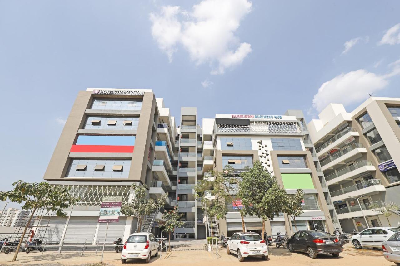 Oyo Flagship 86605 Hotel The Meriton أحمد أباد المظهر الخارجي الصورة