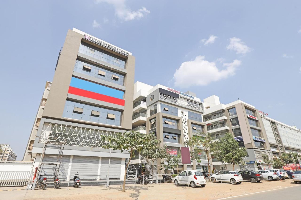 Oyo Flagship 86605 Hotel The Meriton أحمد أباد المظهر الخارجي الصورة